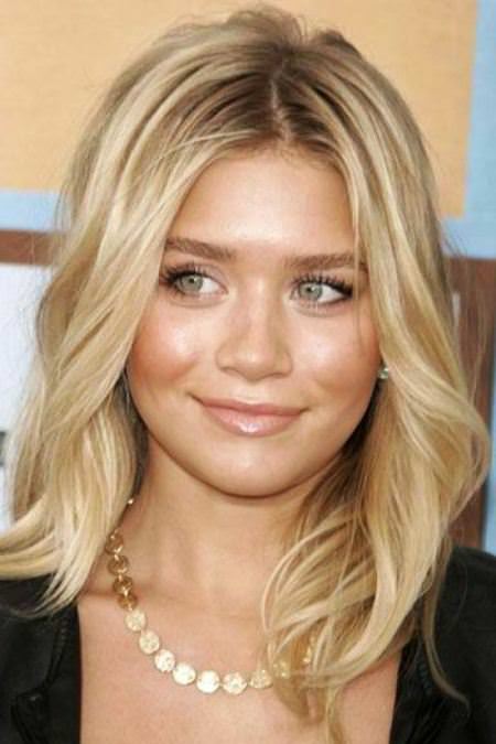 Blush blonde hairstyles for round faces