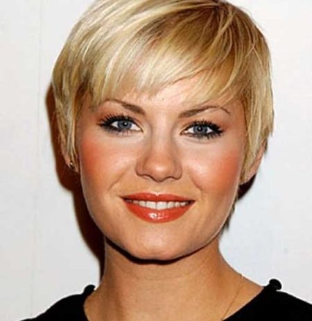 cropped pixie hairstyle for round faces
